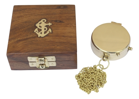 Taschenkompass mit Kette aus Messing in Holzbox