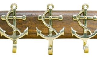 Schlüsselhaken mit 3 Ankern auf Holz | Maritime Wanddeko